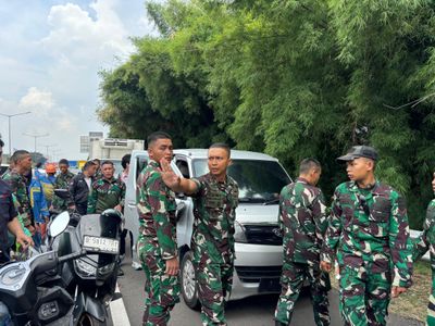 Begal dan Pelaku Tabrak Lari Diamankan Prajurit TNI AD di Tol Kebon Jeruk, Begini Kronologinya!