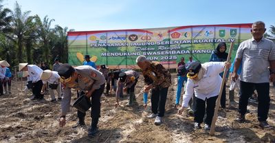 Kapolda Riau dan Bupati Kasmarni Pimpin Penanaman Jagung di Bengkalis
