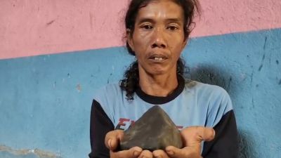 Penemuan Batu Meteor di Tegal Bikin Heboh Warga