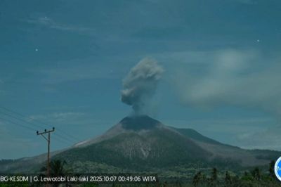 Gunung Lewotobi Laki-laki Erupsi Dahsyat, Bandara Maumere Tutup Total