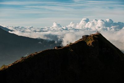 5 Arti Mimpi Melihat Gunung Menurut Islam, Tanda Ujian atau Keberkahan?