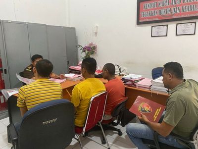 Polsek Woyla Serahkan 3 Tersangka Pencurian ke Kejari Aceh Barat