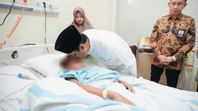 Kunjungan Gus Ipul ke Korban Runtuhnya Pondok Pesantren di Sidoarjo