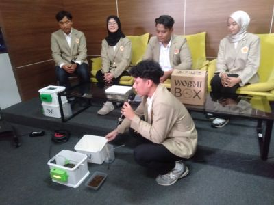 Atasi Darurat Sampah di DIY, Tim PKM-K UGM Kembangkan Wormibox : Inovasi Cerdas Budidaya Cacing Tanah Remaja