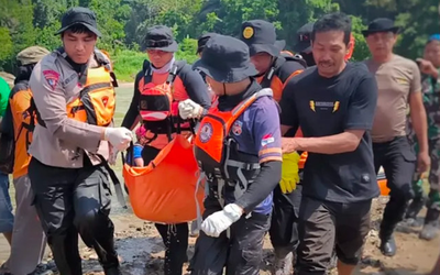 Tim SAR Brimob Polda Sulsel Temukan Korban Tenggelam di Sungai Saddang Enrekang