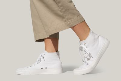 5 Arti Mimpi Beli Sepatu Baru Menurut Primbon Jawa, Pertanda Apa Ya?