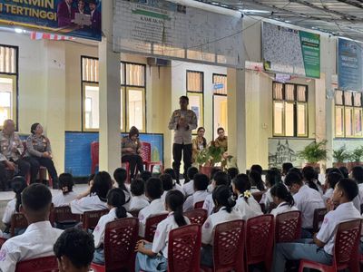 Sambangi SMA Kristen YKPM Ambon, Polisi Ajak Pelajar Setop Tawuran dan Hindari Narkoba