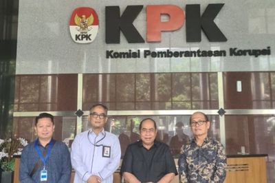 Adhan Dambea Laporkan Pejabat Dikes Nakal ke KPK