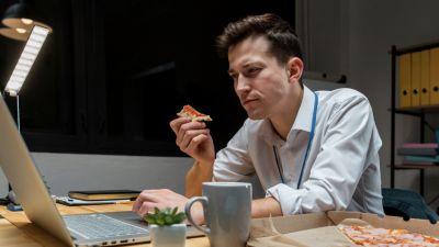 Makanan yang Meningkatkan Fokus saat Bekerja