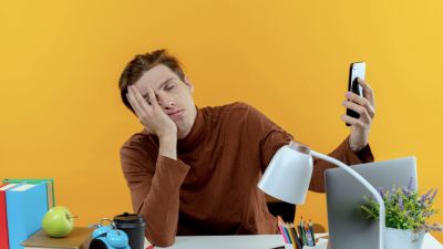 Tanda-Tanda Perlu Digital Detox di Era Media Sosial