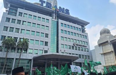 Dinilai Menyudutkan, Gedung Trans7 Digeruduk Massa PWNU DKI dan Alumni Pesantren