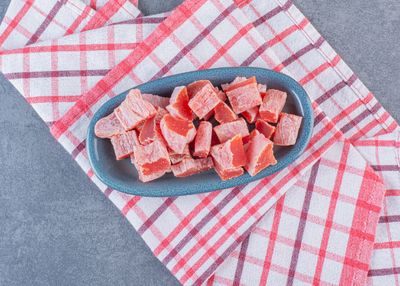 5 Cara Mencairkan Daging Beku Hanya dalam Hitungan Menit