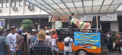 Update Protes Penambang Progo Soal Larangan Penggunaan Alat Sedot : Masih Bertahan di Kantor BBWSSO DIY, Dan Tunggu Audiensi dengan Sultan HB X