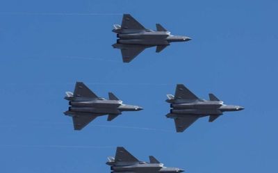 Menhan Sjafrie: Pesawat Tempur Chengdu J-10 Buatan China Segera Terbang di Jakarta