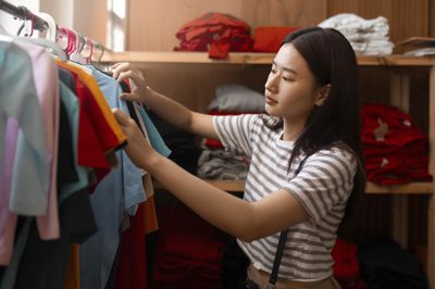 5 Arti Mimpi Membeli Baju Baru menurut Primbon Jawa, Pertanda Apa Ya?