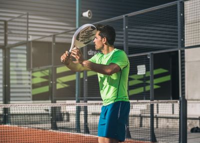 5 Alasan Pria Sibuk Harus Coba Olahraga Padel, Wajib Tau!