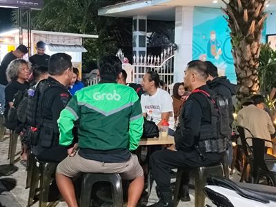 Brimob Polda Sulsel Ajak Warga Parepare Ngopi Bareng, Sambil Sampaikan Pesan Kamtibmas