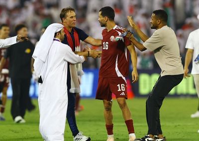 Ricuh Warnai Laga Qatar vs UEA di Doha, Suporter Lempar Botol hingga iPhone 17 Pro Max