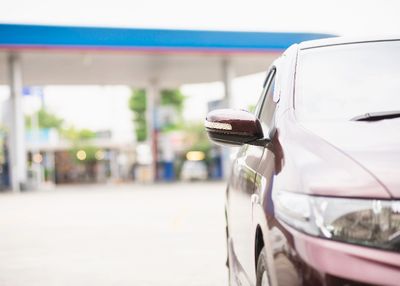 5 Cara Aman saat Mobil Kehabisan Bensin di Jalan, Jangan Panik!
