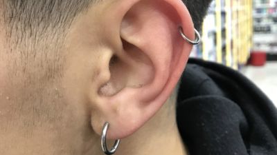 Evolusi Anting sebagai Aksesori Fashion Pria: Trend dan Perawatan