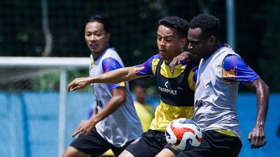 Pelatih Arema FC Bertekad Curi Poin di Markas PSM Makassar