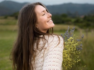 7 Puisi Singkat tentang Senyuman yang Bikin Hati Adem