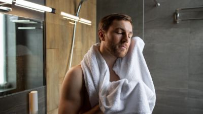 Mitos Mandi Malam dan Kesehatan: Apa Faktanya?