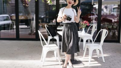 Inspirasi Outfit Trendy untuk Nongkrong di Coffee Shop
