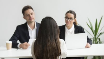 Membaca Bahasa Tubuh dalam Interview Kerja: Kunci Sukses di Dunia Profesional