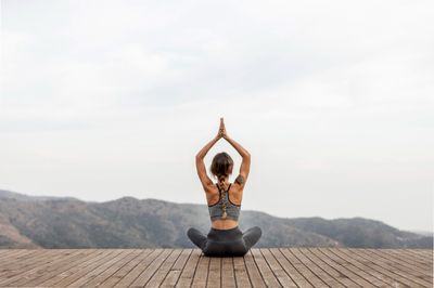 Asal Usul dan Filosofi Yoga: Dari Spiritualitas Kuno hingga Kesehatan Modern