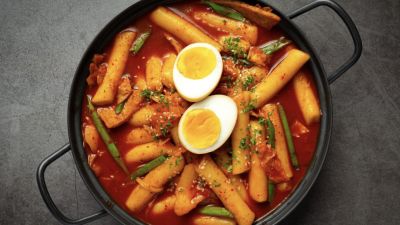 Mencoba Tteokbokki: Jajanan Khas Korea yang Praktis dan Lezat