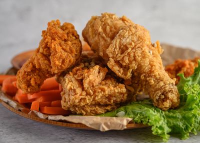 5 Fungsi Tepung Maizena saat Marinasi Ayam, Benarkah Bikin Juicy dan Renyah?