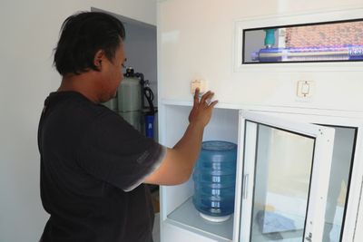 Dengan Hadirnya Program Disalinasi Air Bersih Masyarakat Pesisir Jadi Terbantu