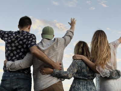 17 Caption Singkat tentang Kebersamaan yang Bikin Momen Makin Berkesan