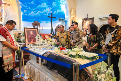 Rico Waas Hadiri Misa Requiem, Kenang Sosok Uskup Datubara yang Penuh Kasih