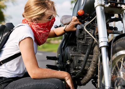 Jangan Panik! Ini Penyebab Motor Karburator Brebet dan Cara Mengatasinya