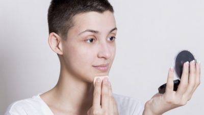 Panduan Memilih Bedak yang Tepat untuk Makeup Maksimal