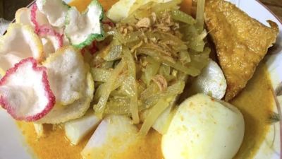 Menggali Kelezatan Lontong Sayur Padang yang Ikonik