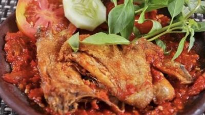Menyelami Kelezatan Ayam Penyet: Hidangan Ikonik Indonesia