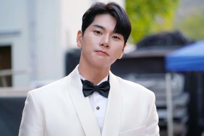 Lee Yi Kyung Kena Skandal Chat 19+ dengan Wanita Jerman, Agensi Langsung Buka Suara