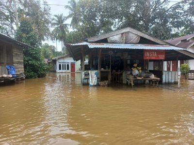 Banjir Terjang Aceh Jaya! 34 Desa Terendam, Ribuan Warga Mengungsi Mandiri