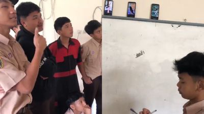 Ide Kocak Siswa SMK: Lomba Kicau HP di Kelas Bikin Netizen Ngakak!