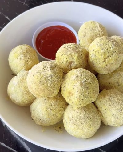 Pecinta Keju Wajib Coba! Resep Korean Cheese Ball Homemade yang Super Creamy