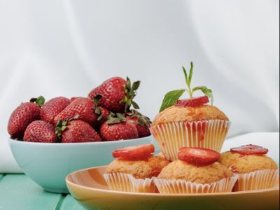 7 Puisi Singkat tentang Muffin Stroberi yang Bikin Hari Kamu Lebih Manis