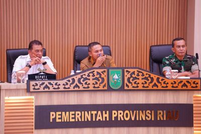 Gubernur  Riau Wahid Tegur Keras Dapur MBG: Masak Pagi, Jangan Dari Malam! Anak Kita Bukan Uji Coba!