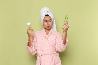 8 Kebiasaan Perawatan Wajah yang Dipercaya Orang Tapi Ternyata Hanya Mitos!
