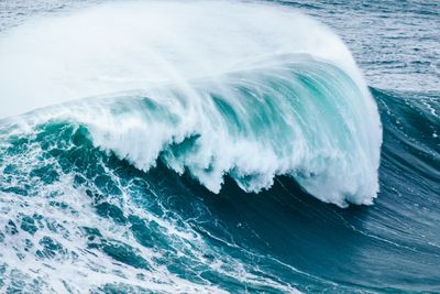 5 Arti Mimpi Tsunami tapi Selamat Menurut Islam, Pertanda Baik?