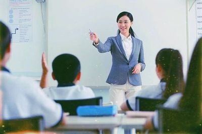 Kemendikdasmen Siapin Beasiswa Buat 150 ribu Guru yang Belum Punya Gelar D4 atau S1