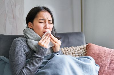 Sudah Jarang Keluar Rumah Tapi Masih Kena Flu? Ini Penyebabnya