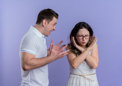 Susah Dekat sama Orang Baru? Kenali Tipe Avoidant Attachment yang Lagi Viral!